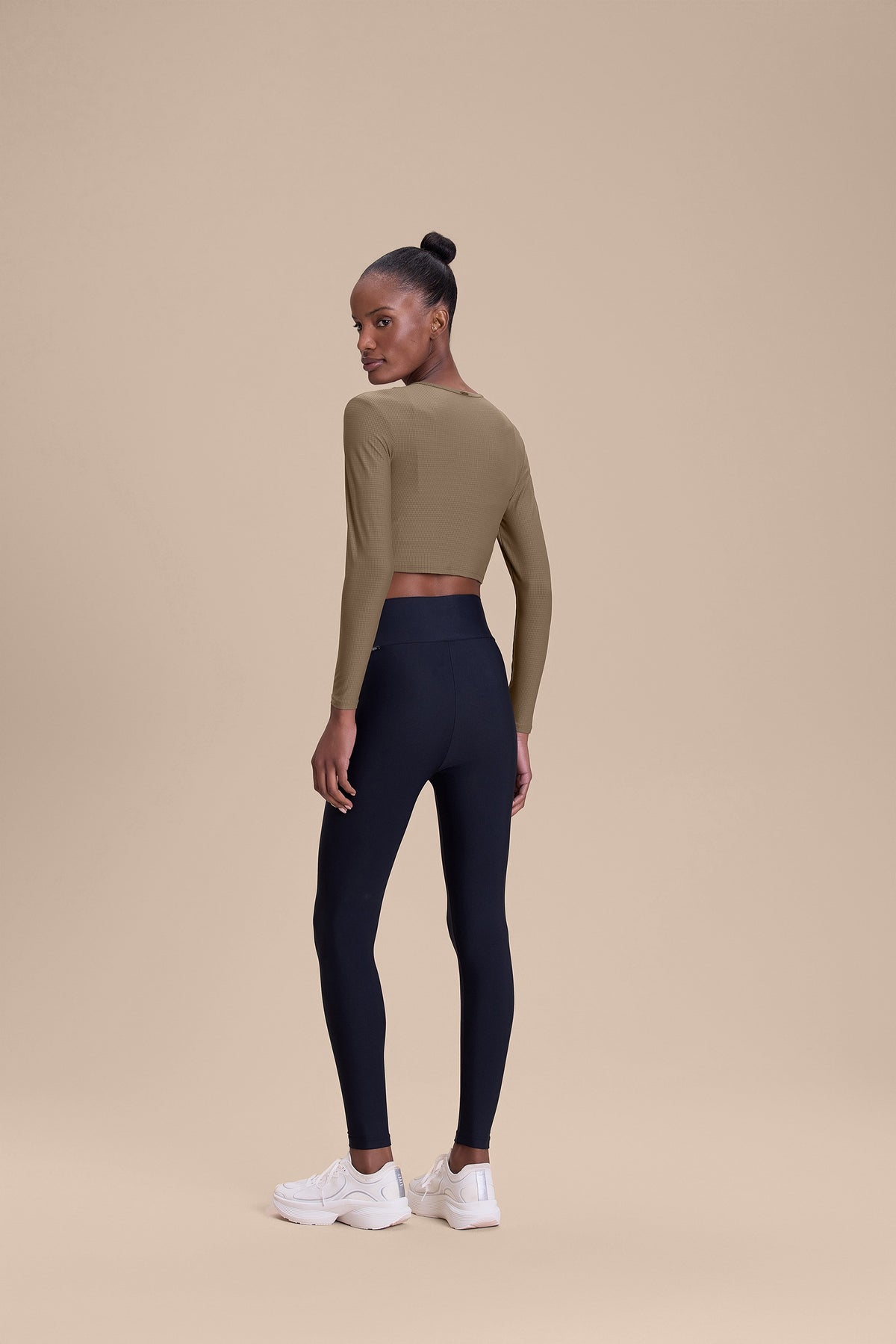 528998_O2699_00CZ72_4.jpg